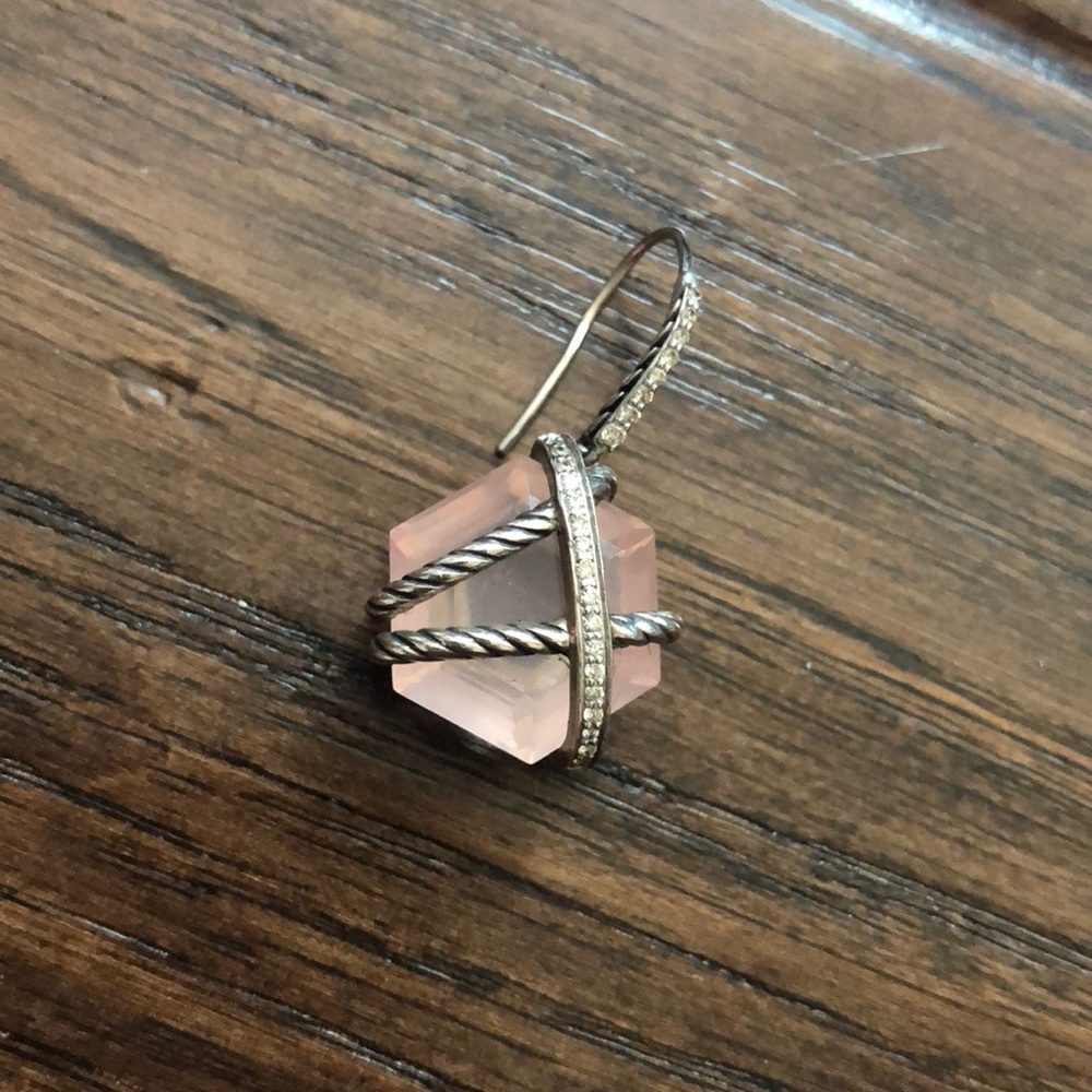 LOOKING FOR THIS EARRING